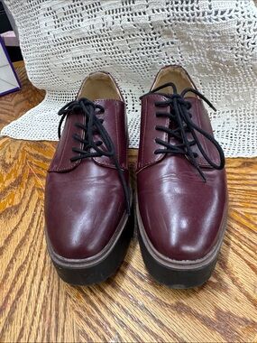 Madden Girl platform Oxford burgundy shoes size 8